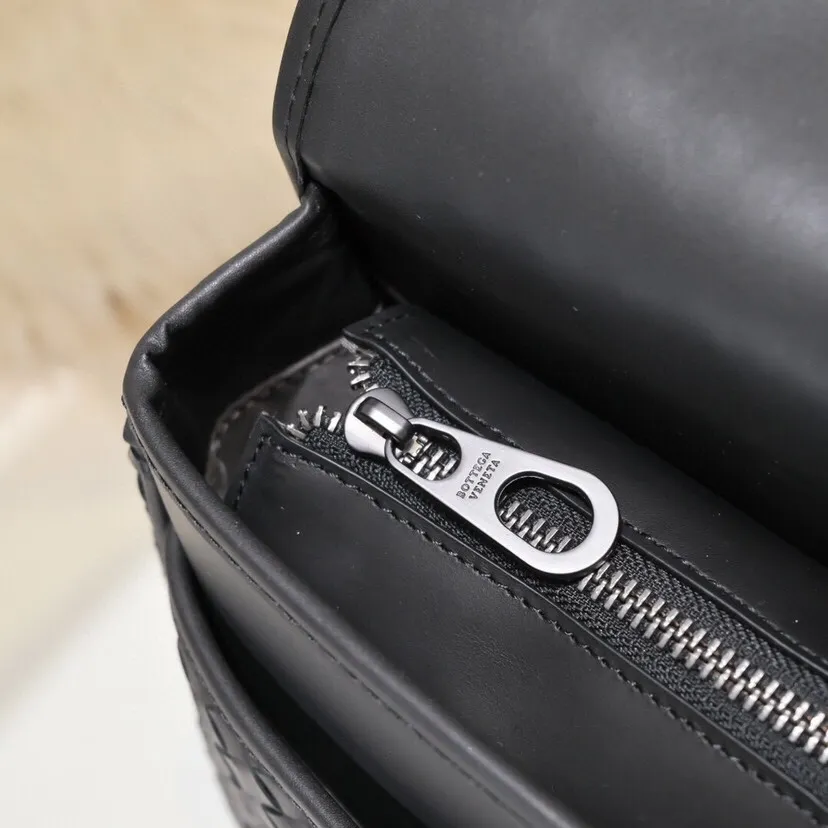All categories 💚 Top version men’s bags 💚 BV 2024 new BV crossbody bag